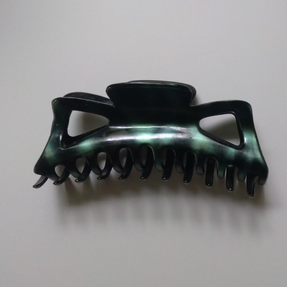 Spring hair claw